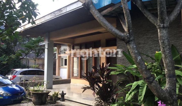 Luxurious House in Strategic Laweyan Commercial Center Solo, Suitable for a Large Family