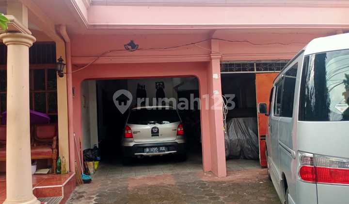 Standard Building East House Pulomas East Jakarta Quick Sale Price Reduced 2