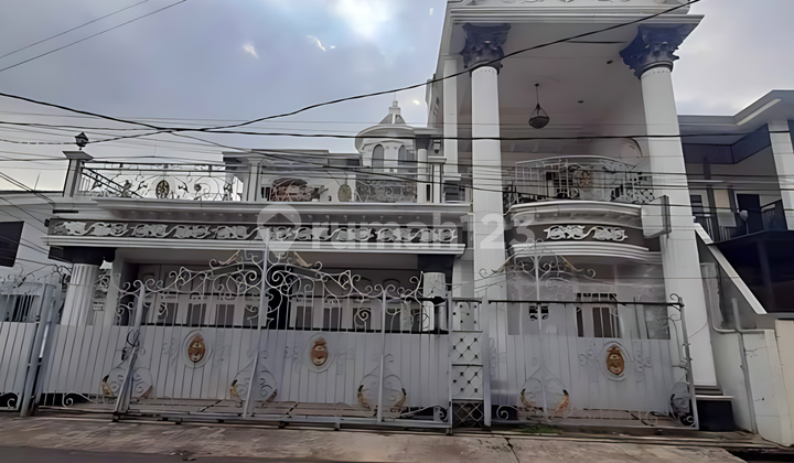 Classic Modern Style House Rawamangun Jakarta Timur Strategis Bebas Banjir