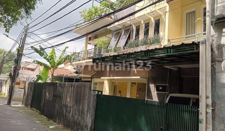 Hook House 2 Floors, Kebon Baru, Tebet, South Jakarta, Fully Furnished, Flood-Free