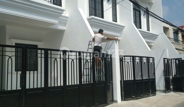 Rumah Baru Design Classic Modern Dua Lantai Cawang Baru Utara Jakarta Timur Strategis 2