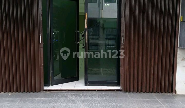 Affordable For Rent Nice 4-Story Shop House in Kelapa Gading, North Jakarta Affordable For Rent Nice 4-Story Shop House in Kelapa Gading, North Jakarta