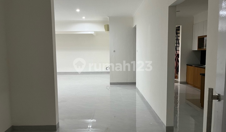 For Rent Nice Neat 2-Story House in Janur Elok Kelapa Gading Already Renovated 2