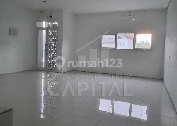 2-Storey Rendeng Dua Shop House Ready to Use, Suitable for Offices and Others in Sarijadi. 2