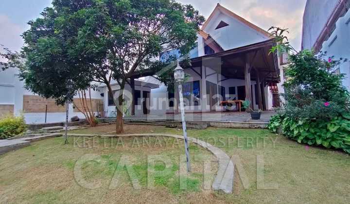 2-Story Ready-to-Live House with a Large Yard Located in Setiabudhi Regency