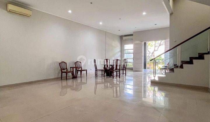 Rumah Bagus Terawat Jalan Depan Lebar Lokasi Strategis Design Modern Classic 2