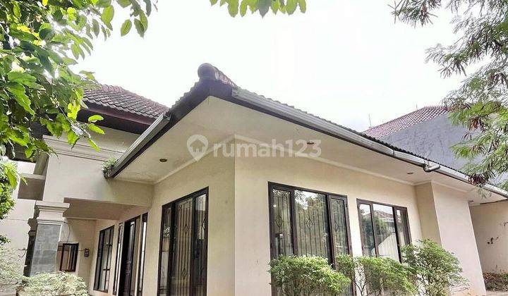 Dijual Super Murah Rumah Tua Hitung Tanah Posisi Hook Cocok Investasi di Bangun Lagi At Gedung Hijau 2