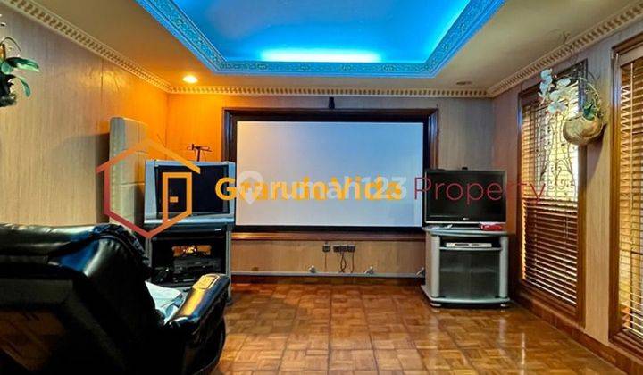 Rumah Mewah European Classic Style Full Furnish Ada Theater Room At Bukit Hijau 2