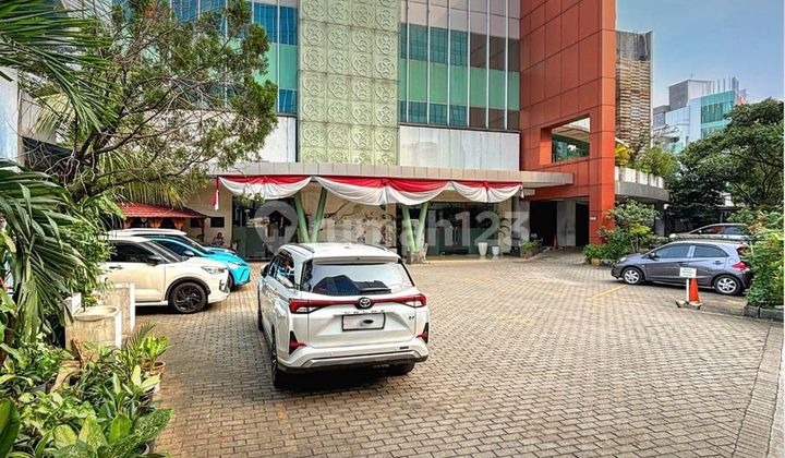 Gedung Siap Pakai Terawat Lokasi Super Strategis Bangunan 4 Lantai