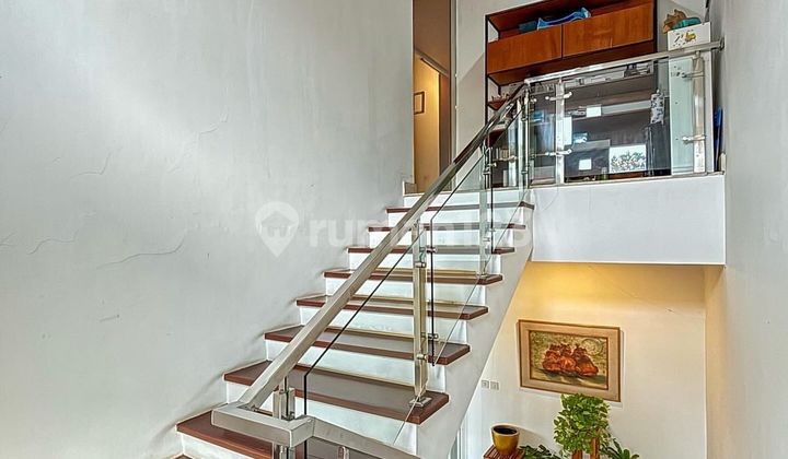 Bangunan 3 Lantai Plus Rooftop Terawat Dan Siap Huni At Ampera Kemang 2