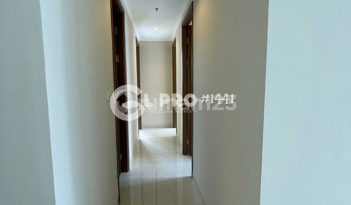 Dijual Taman Anggrek Residence Condo 3+1 Bedrooms 135 sqm Semi Furnished Masih Baru, Bisa KPR Bank di Jakarta Barat 2