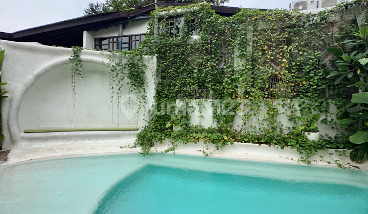 Leasehold - Kompleks Vila 8 Unit yang Stylish - Investasi Terbaik di Canggu, Bali