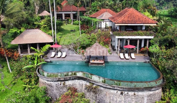 Villa Hak Milik di Lahan 8.160 Sqm dengan Pemandangan Sawah dan Lembah Hijau yang Luas dan Subur