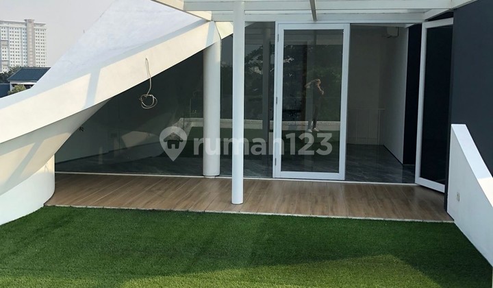 Rumah Baru Design Modern Dengan Lift  Kolam Renang Pondok Indah