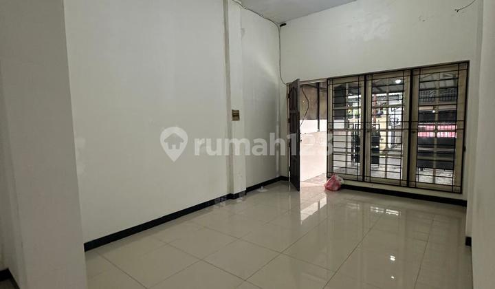 Disewakan Rumah Luas di Taman Alfa Indah Joglo dengan Carport 2 Mobil 2