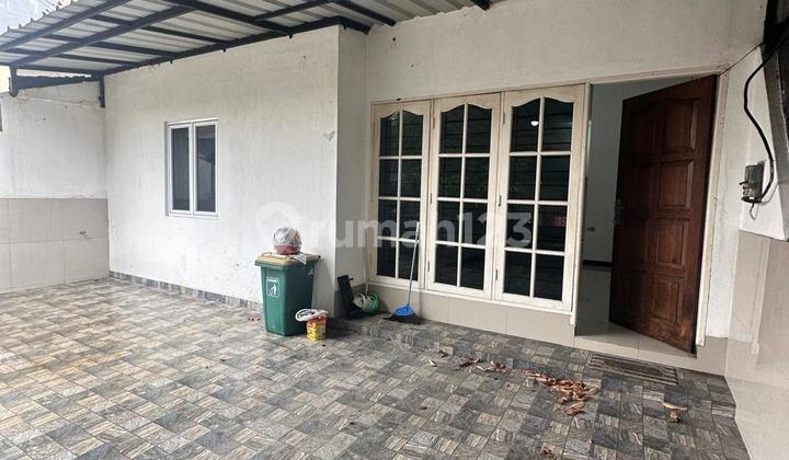 Disewakan Rumah Luas di Taman Alfa Indah Joglo dengan Carport 2 Mobil