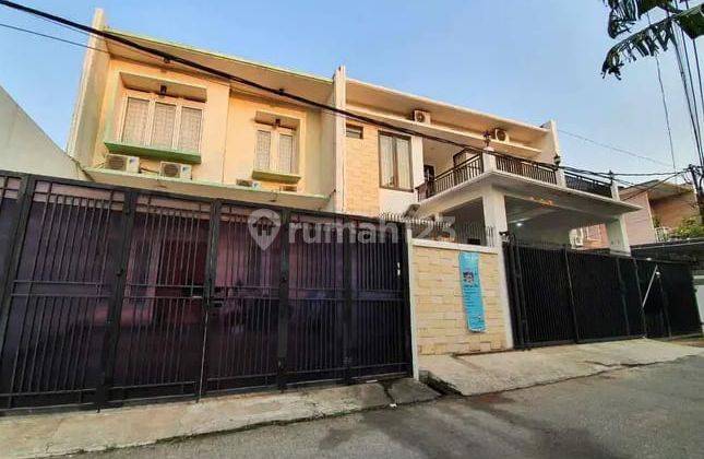 Dijual Rumah Cantik 3 Lantai di Jalan Kejaksaan Joglo, Jalanan Lebar 1