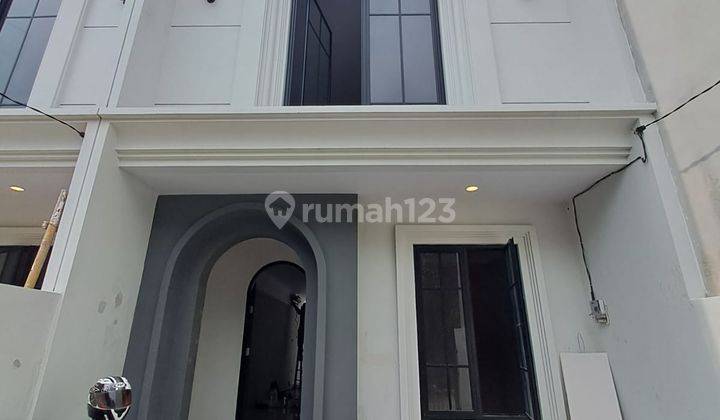 Rumah Baru Type American Classic di Meruya Utara  1