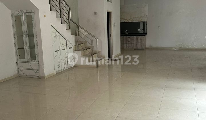 DIJUAL CEPAT RUMAH MURAH TAMAN SEMANAN 2.5 LANTAI 2