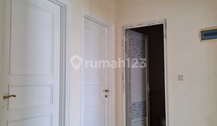 Disewakan Rumah 4 Lantai Florence Pik Bagus