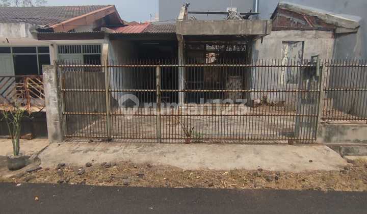 Rumah tua hitung tanah diperumahan Bojong Indah, Jakarta Barat 1