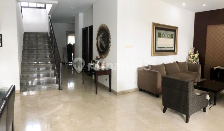 Rumah siap huni dengan kolam renang didalamnya, di kebayoran lama, Jakarta Selatan. 2