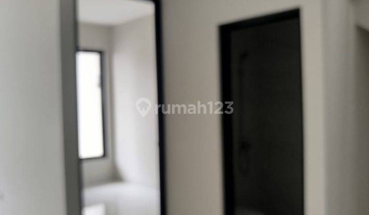 Rumah 2 Lantai Siap Huni Unfurnished SHM di Meruya, Jakarta Barat 2