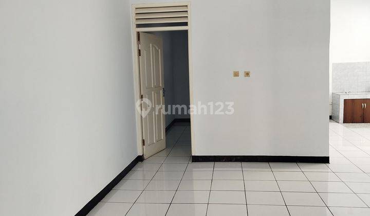 Rumah baru selesai di renov, siap huni di perumahan Bojong Indah, Jakarta Barat. 2