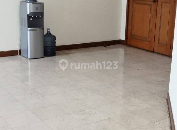 Apartement Wesling Kedoya 3 BR Semi Furnished Bagus 2