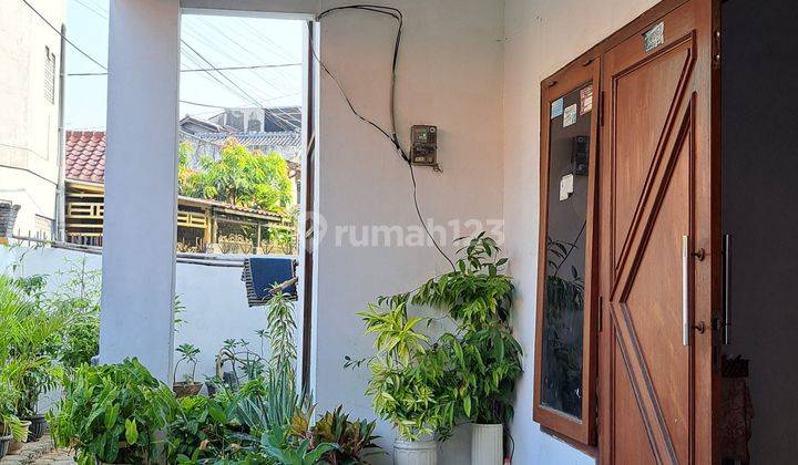 Rumah di Pinggir Jakarta, 3 Lantai, Daerah Pondok Gede, Dekat Royale Jakarta Golf Club 2