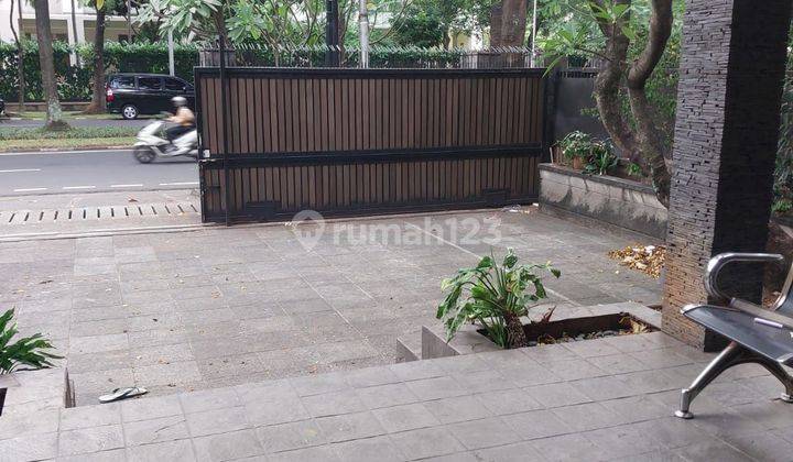 Disewakan Rumah 2 Lt, Pinggir Jalan 2