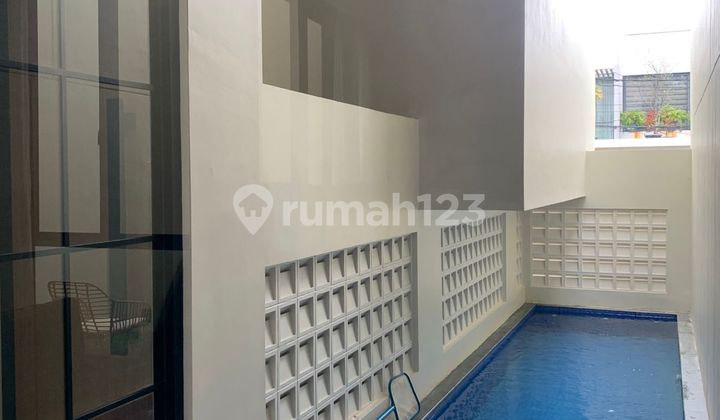 Rumah Jaksel Siap Huni Furnish Nyaman Kolam Renang