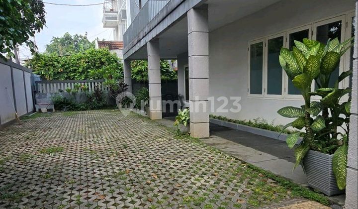 Disewa Rumah 2 Lantai Di Menteng. 