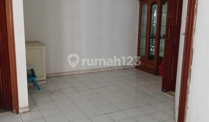 FOR SALE AFFORDABLE APARTMENT TAMAN KEMAYORAN CONDOMINIUM STRATEGIC LOCATION HIGH ROI