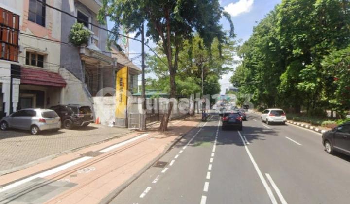 For Sale 4-Story Shophouse on Darmo Main Road, City Center, Ready to Use 2
