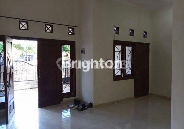 RUMAH SIAP HUNI DENGAN ROW JALAN LEBAR DEKAT KAMPUS UPN, JALAN MERR, TOL WARU-JUANDA, PONDOK TJANDRA, RUNGKUT 2