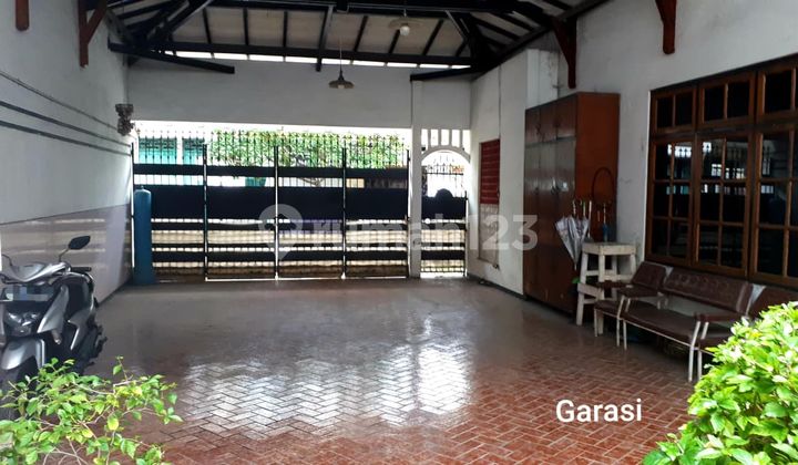 Well-Maintained, Ready-to-Occupy House in Bratang near Ngagel, Barata Jaya, Manyar Main Road 2