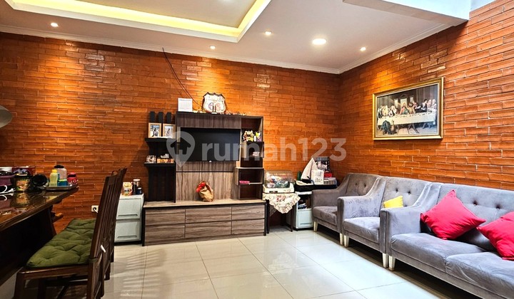 For Sale Semi-Furnished Modern House in Bohemia Area Gading Serpong For Sale Semi-Furnished Modern House in Bohemia Area Gading Serpong