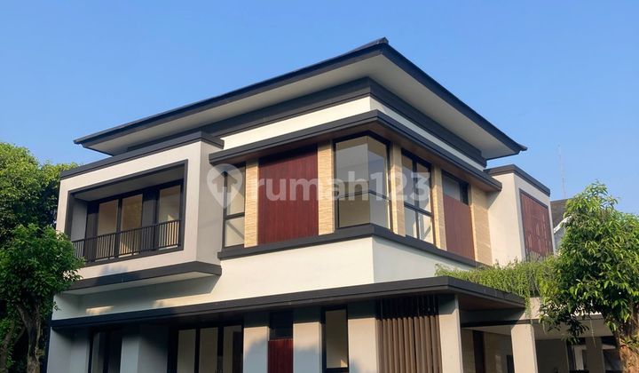 For Sale, Nice House, Corner Lot Position in Verdant Ville Area, BSD.