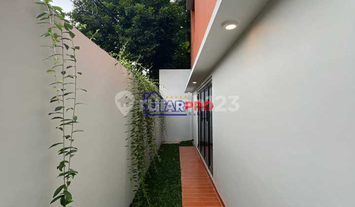 Di Jual Rumah.2 1/2 Lantai Lokasi Strategis di Jagakarsa 2