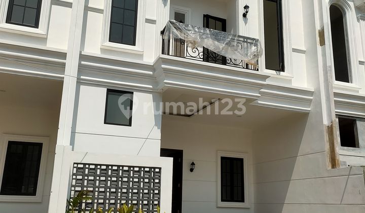 Di Jual Rumah 2 Lantai Lokasi Strategis Bebas Banjir 2