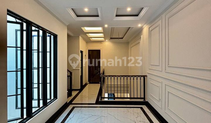 Di Jual Rumah 3 Lantai Dengan.rooftop di Jagakarsa 2