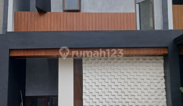 Di Jual.rumah Mewah 2 Lantai Lokasi Strategis Bebas Banjir