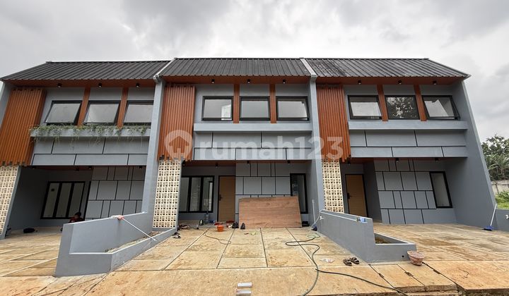 Di Jual Rumah 2 Lantai Lokasi Strategis di Limo Depok