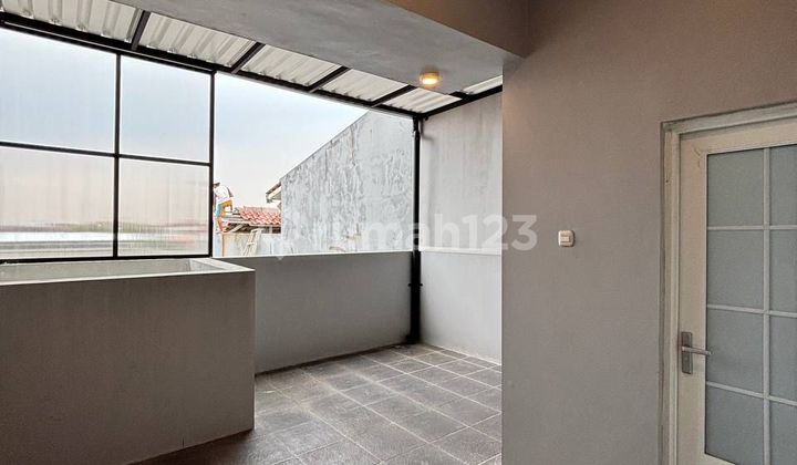 For Sale Luxury House in Tanah Baru Depok Strategic Location. 2