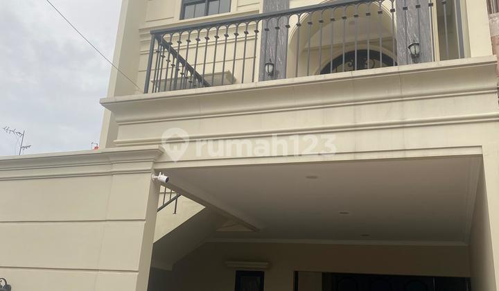 Di Jual Rumah Mewah Lokasi Strategis di Kebagusan