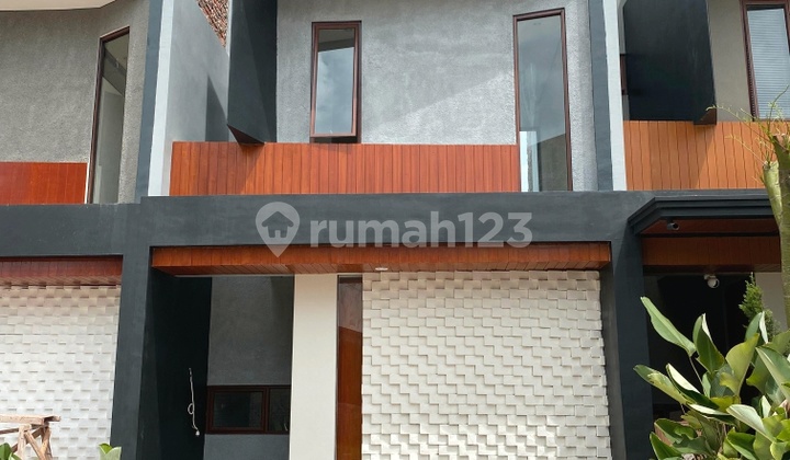 Di Jual.rumah Mewah Lokasi Strategis Bebas Banjir