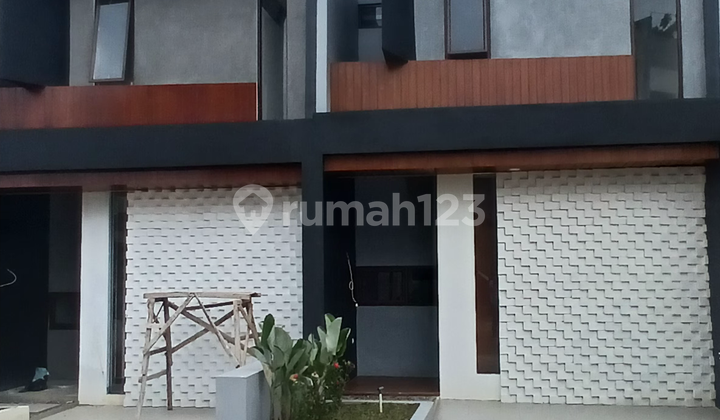 Di Jual.rumah Mewah 2 Lantai Lokasi Strategis Bebas Banjir 2