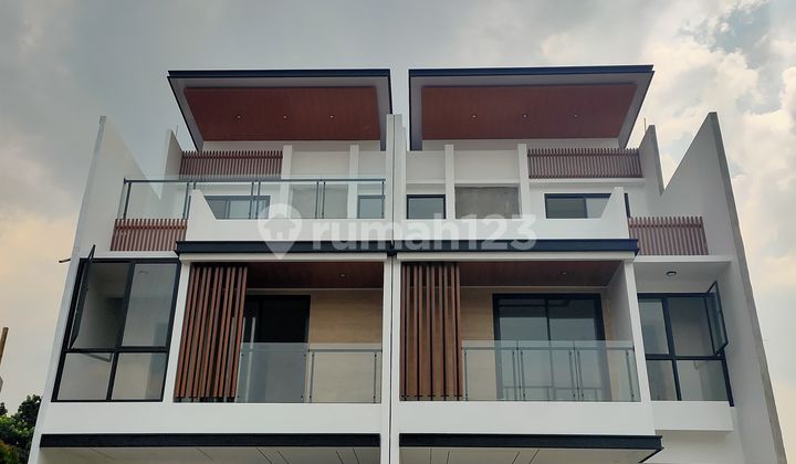 Di Jual Rumah Baru 3 1/2 Lantai Di Lokasi Strategis Di Jagakarsa 2