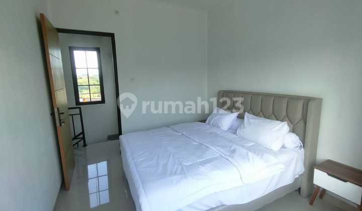 Di Jual Rumah Lokasi Strategis di Jalan Utama.cinangka Depok 2